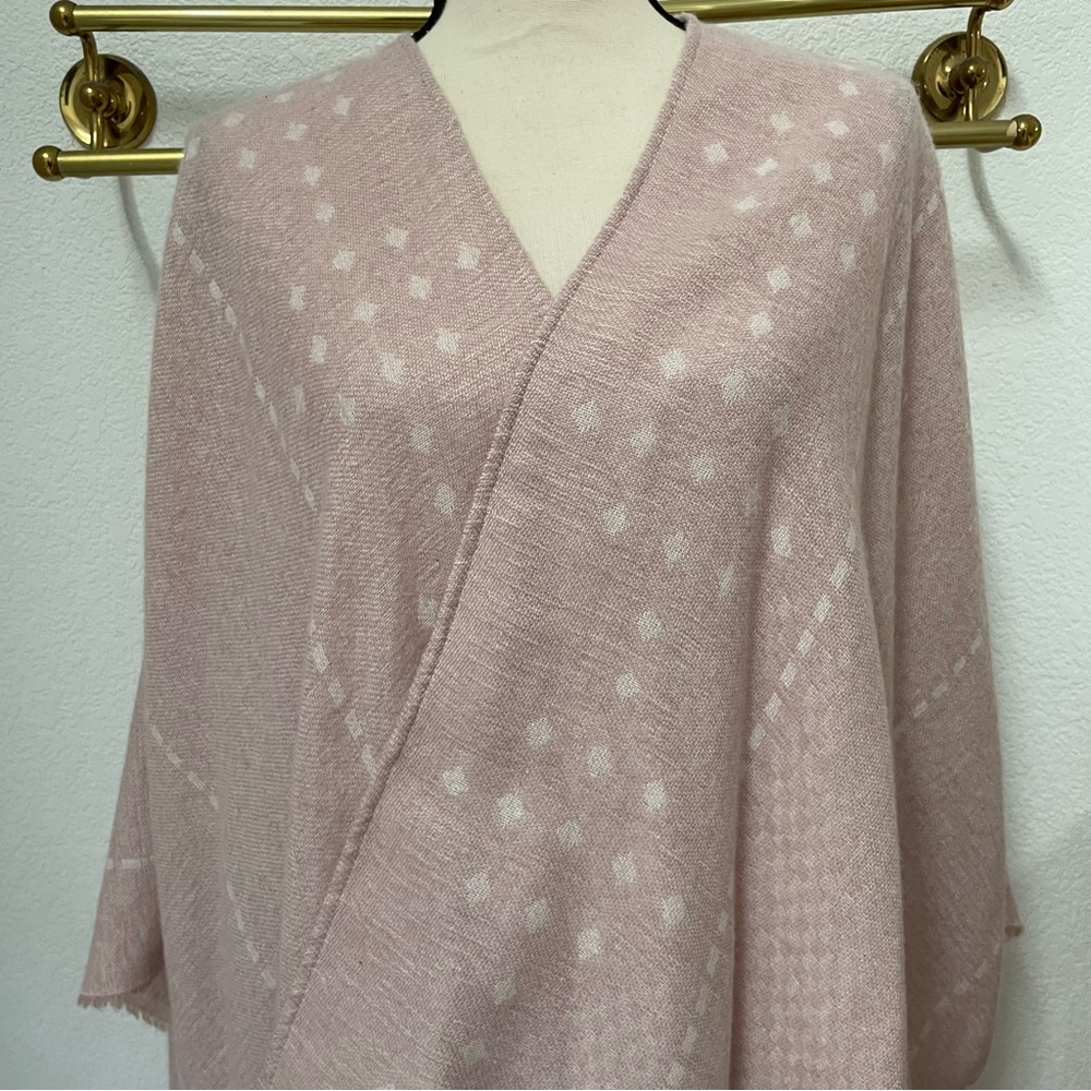 NWOT Gentle Fawn Hermosa Kimono - Pale Pink Fringe S/XS one size Poncho - Picture 3 of 4